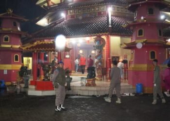 Satpol PP Kabupaten Tangerang Jaga Ketertiban Vihara Saat Imlek 2025