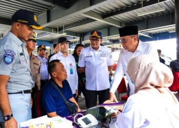 Pastikan Keselamatan Pemudik Jelang Idulfitri, Benyamin Davnie Tinjau Ramp Check di Terminal Pondok Cabe