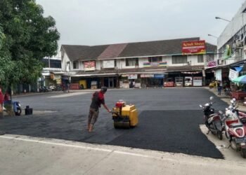Jelang Idulfitri, Dinas Perkimta Tangsel Lakukan Pengaspalan Jalan di Komplek Ruko Bukit Nusa Indah Ciputat