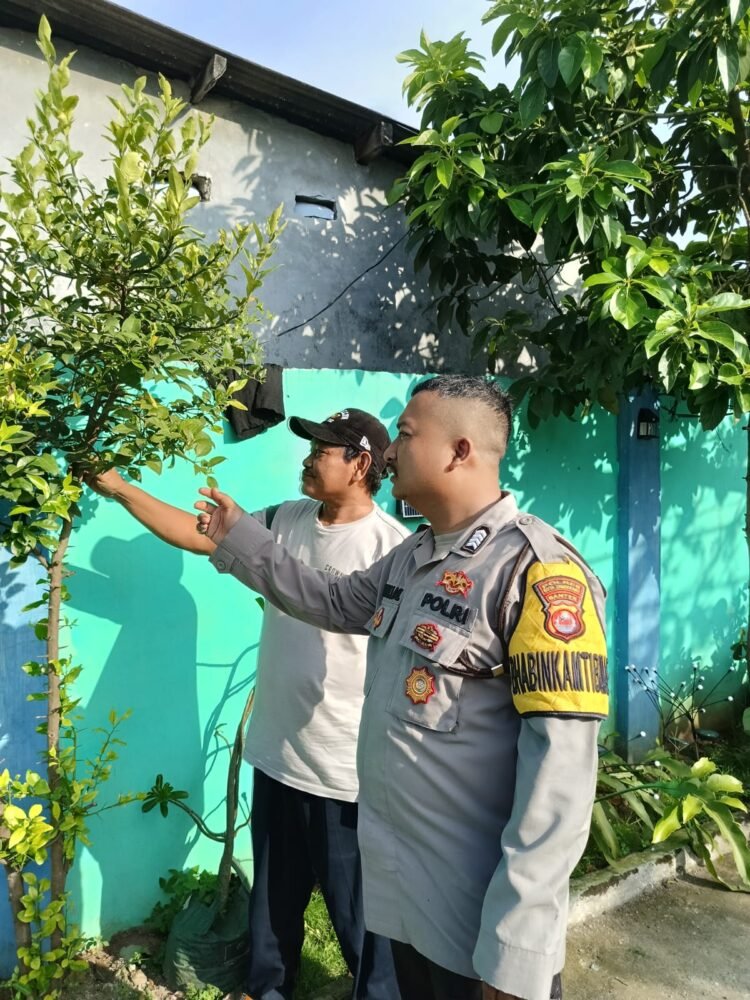 Bhabinkamtibmas Desa Margamulya Bripka Rijal Gelar Program Kapolda Banten Poliran dan Pendataan Pekarangan Lestari