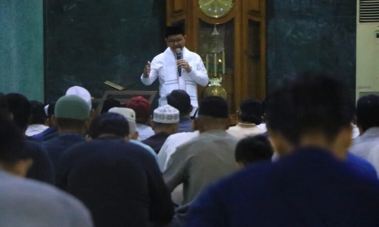 Ceramah Tarawih di Al-A’zhom, Wali Kota Sachrudin: Ramadan Ladang Kebaikan Manfaatkan dengan Baik
