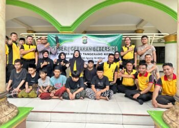 Personel Gabungan Polrestro Tangerang Kota Gelar Gerakan Bersih Masjid dan Mushola Jelang Ramadhan