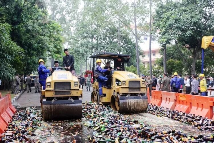 Rutin Musnahkan 4.982 Botol Miras, Komitmen Penegakan Hukum Pemkot Tangerang Diapresiasi Pemprov