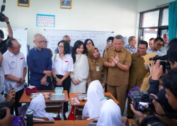 Bersama Gubernur Banten, Benyamin Davnie Dampingi Jamintel Kejaksaan Agung Tinjau Program MBG untuk SKH di Tangsel