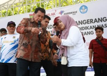 Bupati Maesyal Rasyid Berikan Voucher Umrah bagi Guru