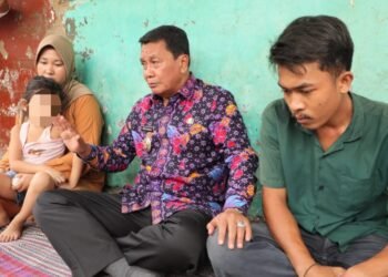 Bupati Maesyal Rasyid Kunjungi Anak Penderita Kanker Mata di Kronjo