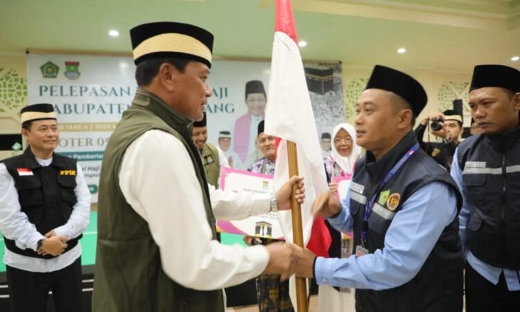 Bupati Maesyal Rasyid Lepas 393 Jamaah Calon Haji Kloter 05 JKG Kabupaten Tangerang