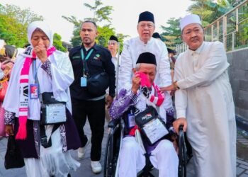 Lepas Ratusan Jemaah Haji asal Tangsel, Begini Pesan Benyamin Davnie