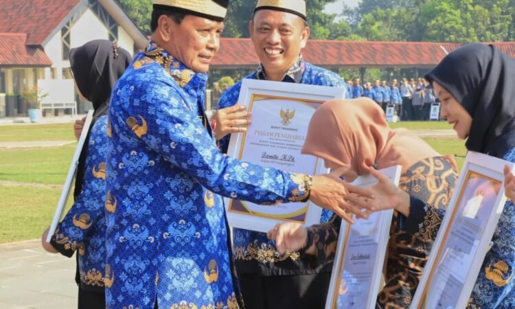 Pemkab Tangerang Berikan Penghargaan kepada 15 Kepala Sekolah Inovatif