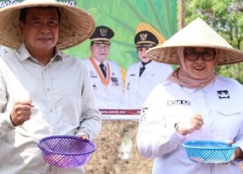 Pemkab Tangerang dan Polresta Lakukan Gerakan Tanam Jagung Hibrida dan Serahkan Bantuan Traktor