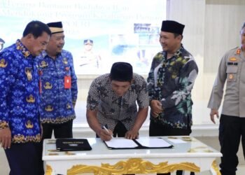 Dukung Ketahanan Pangan, Bupati Tangerang Bagikan 100.000 Ekor Benih Lele ke 10 Polsek