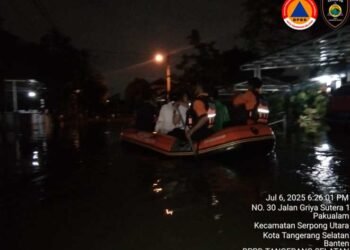 Pemkot Tangsel Tanggap Banjir, BPBD Evakuasi dan Salurkan Bantuan untuk Warga Terdampak