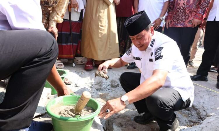Bupati Tangerang Bersama Abuya Entoh Letakkan Batu Pertama Pembangunan Masjid Agung At-Taubah