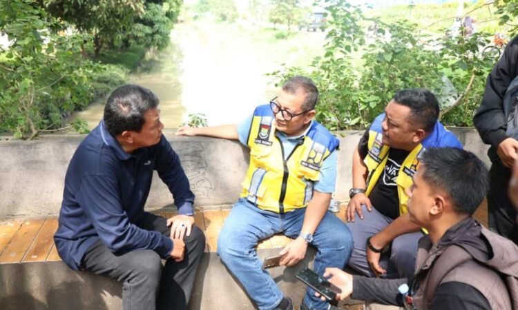 Bupati Tangerang Tinjau Penyebab Banjir di Kawasan Teluk Jakarta Kutabumi