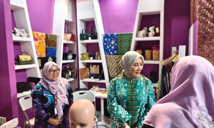 Produk Dekranasda Kabupaten Tangerang Curi Perhatian Ketua Harian Dekranas Pusat