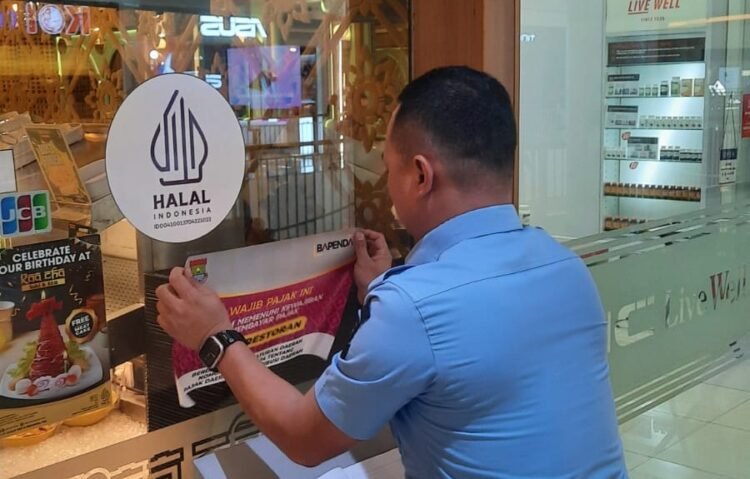 Tunggak Pajak Lebih Rp1 Miliar, Restoran di Bawah Champ Resto Group Dipasangi Stiker