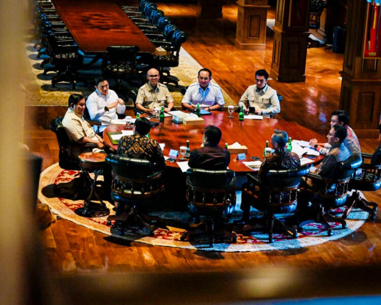 Pimpin Rapat Bersama DEN, Presiden Prabowo Bahas Strategi Ekonomi Nasional di Tengah Gejolak Global