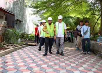 Pantau Proyek Drainase, Pilar Saga Ichsan Pastikan Banjir Arya Graha Teratasi