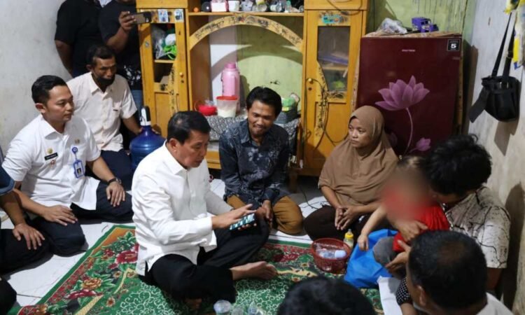 Bupati Tangerang Kunjungi Anak Penderita Tumor di Desa Pasilian Kecamatan Kronjo
