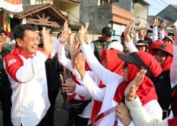 Bupati Tangerang Lepas Gerak Jalan dan Buka Bazar UMKM di Kecamatan Kelapa Dua