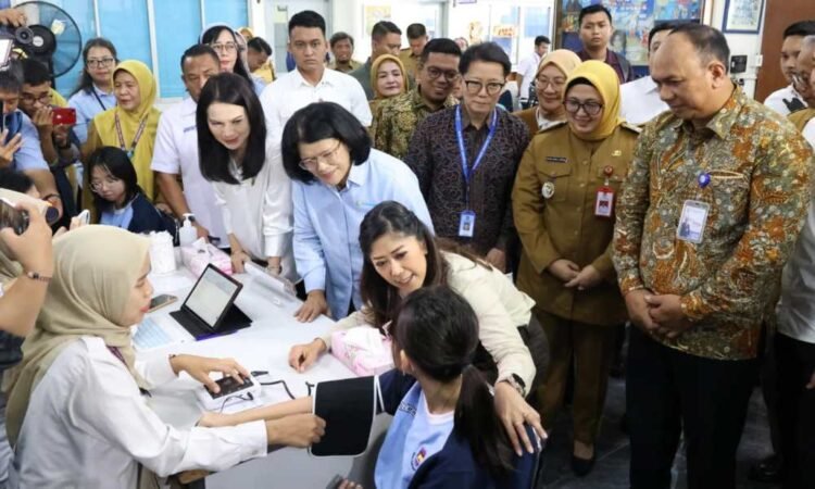 Wabup Tangerang Dampingi Menteri Komdigi Tinjau Cek Kesehatan Gratis Sekolah di BPK Penabur Gading Serpong