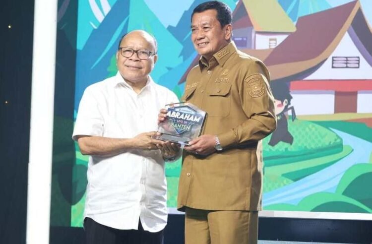 Bupati Tangerang Terima Penghargaan Kabupaten Inspiratif Swasembada Pangan Mitra Adhyaksa 2025