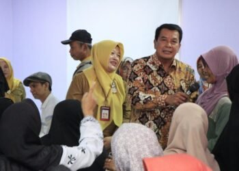 Diskum Berikan Bantuan Perlengkapan kepada 52 Pelaku Usaha Kecamatan Legok