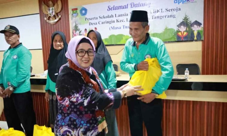 Wabup Intan Kunjungi Sekolah Lansia Matuga Desa Caringin Legok