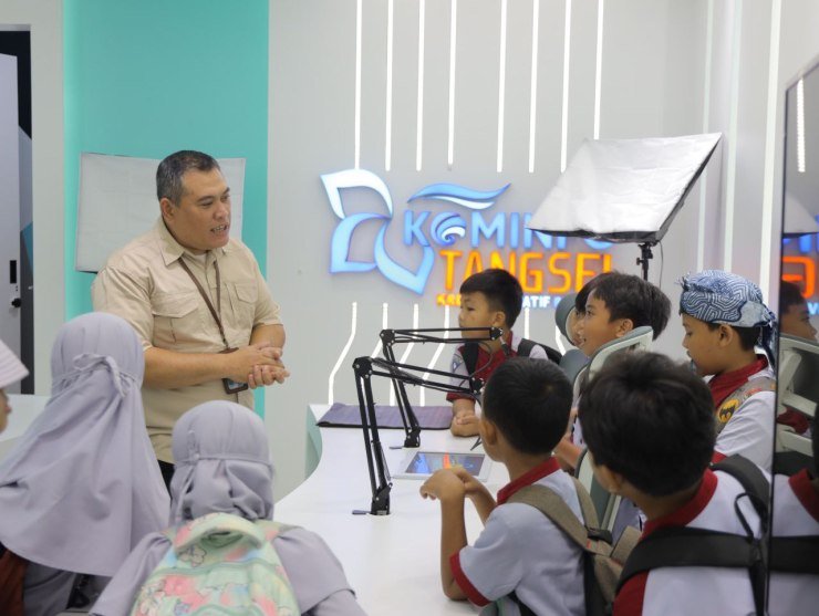 Kenalkan Literasi Digital Sejak Dini, Siswa SDIT AL-Ikhlas Kunjungi Diskominfo Tangsel