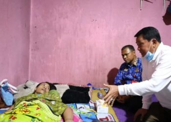 Bupati Tangerang Kunjungi Warga Penderita Kanker Payudara di Kosambi