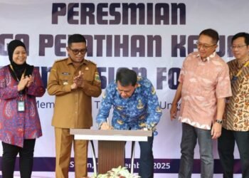 Bupati Tangerang dan Gubernur Banten Resmikan LPK dan Adis Mart