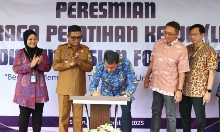Bupati Tangerang dan Gubernur Banten Resmikan LPK dan Adis Mart
