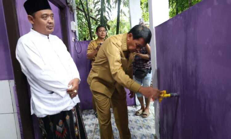 Bupati Tinjau Ponpes Darussalam Jengjing sebagai Penerima Bantuan Sanitren