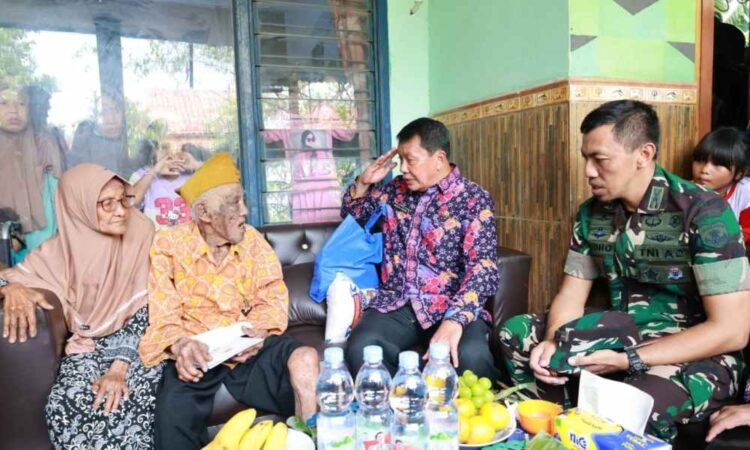 Jelang Hari Pahlawan, Bupati Tangerang Kunjungi Rumah Veteran Perang