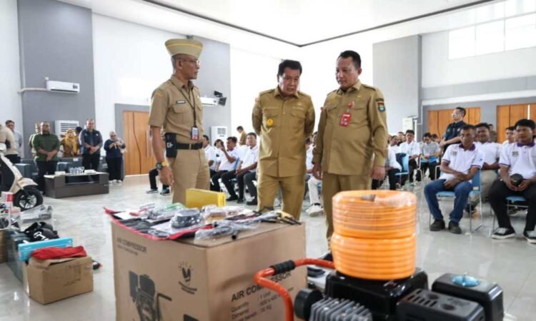 Bupati Tangerang Buka Pelatihan Kerja dan Serahkan Bantuan Peralatan Usaha