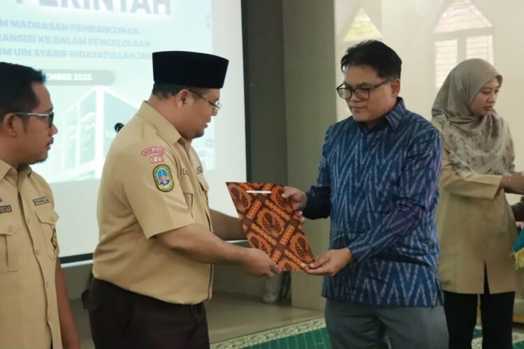 Transisi ke BLU, UIN Jakarta Resmi Serahkan Surat Perintah Pengelolaan MP