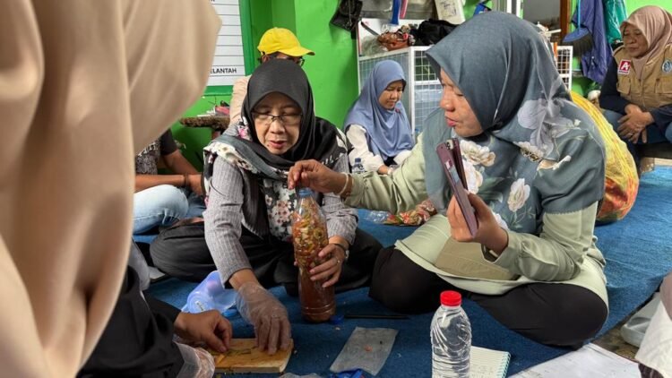 Alfamidi Gelar Pelatihan Eco Enzyme, Warga Antusias Kelola Sampah Organik