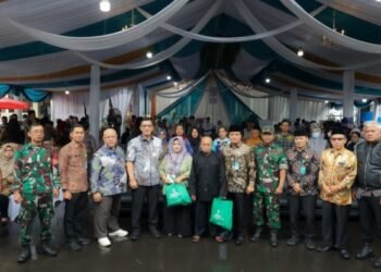 Sekda Tangsel Bambang Noertjhajo Buka Bazar Ramadan di Pamulang