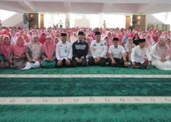 Pengajian Gabungan di Masjid Al-I’tishom, Benyamin Davnie Ajak Ibu-Ibu Majelis Taklim Tangsel Jadi Penggerak Peduli Sampah