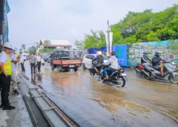 Lakukan Penanganan Terpadu, Pilar Saga Ichsan Turun Langsung Tinjau Genangan di Jalan Puspiptek