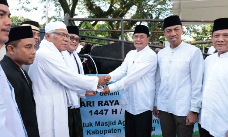 Iduladha 1447 H di Masjid Al-Amjad, Bupati Tangerang Serahkan Sapi Kurban Bantuan Presiden Prabowo Seberat 1,08 Ton