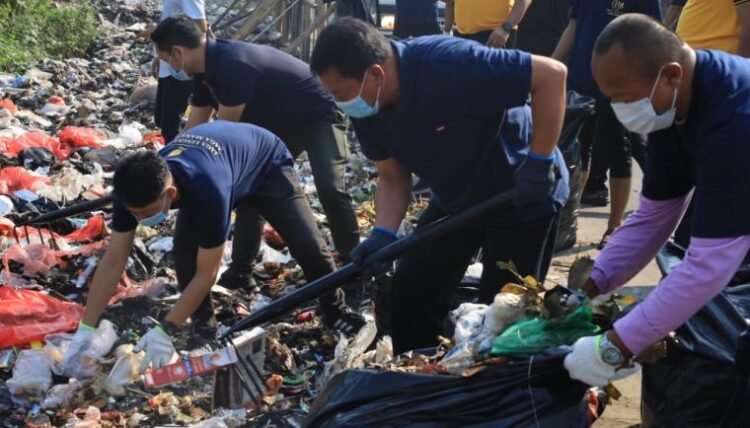 Maesyal Rasyid Pimpin Aksi Bersih-Bersih Massal untuk Wujudkan Indonesia ASRI