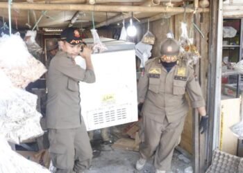 Satpol PP Kabupaten Tangerang Tertibkan 81 Lapak dan Kios di Eks TPPS Pasar Cisoka