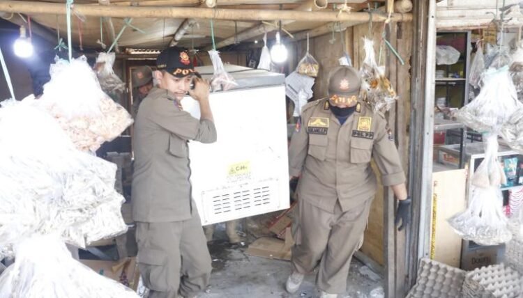 Satpol PP Kabupaten Tangerang Tertibkan 81 Lapak dan Kios di Eks TPPS Pasar Cisoka
