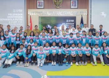 Benyamin Davnie Lepas Kontingen Sepak Bola Putri Tangsel ke Turnamen Internasional di Swedia