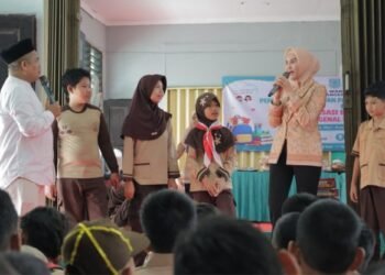 DWP Tangsel Bagikan Ratusan Paket Alat Tulis dan Edukasi Siswa Cegah Bullying