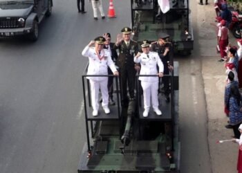 Parade Tank Meriahkan HUT ke-81 RI di Tangsel, Ribuan Warga Antusias Menyaksikan