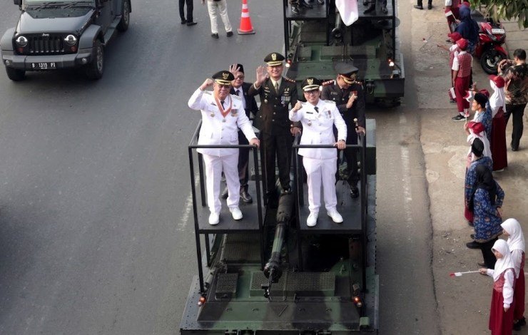 Parade Tank Meriahkan HUT ke-81 RI di Tangsel, Ribuan Warga Antusias Menyaksikan