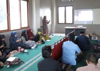 Tingkatkan Kompetensi Digital, Warga Tangsel Belajar Content Creator dan Coding di Masjid