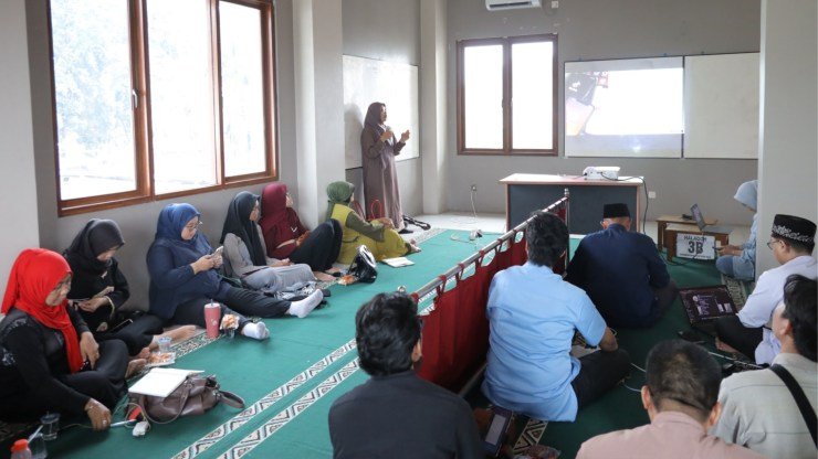 Tingkatkan Kompetensi Digital, Warga Tangsel Belajar Content Creator dan Coding di Masjid